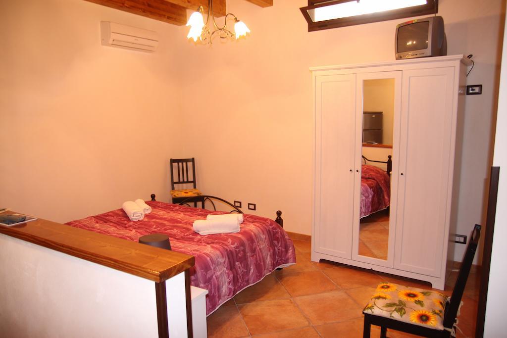 La Finestra Sotto La Rocca Apartamento Cefalù Quarto foto