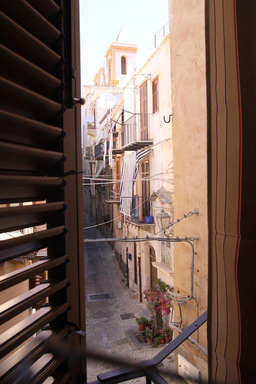 La Finestra Sotto La Rocca Apartamento Cefalù Quarto foto