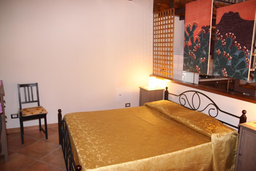 La Finestra Sotto La Rocca Apartamento Cefalù Quarto foto